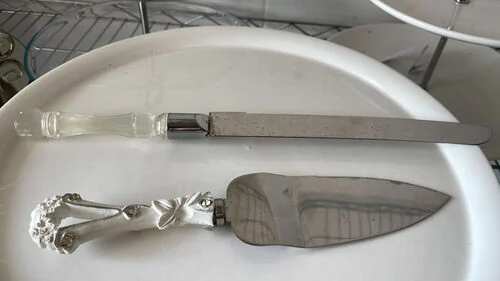 CAKE KNIFE - White Holder (Spatula)