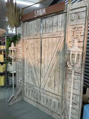 (SM) Barn door